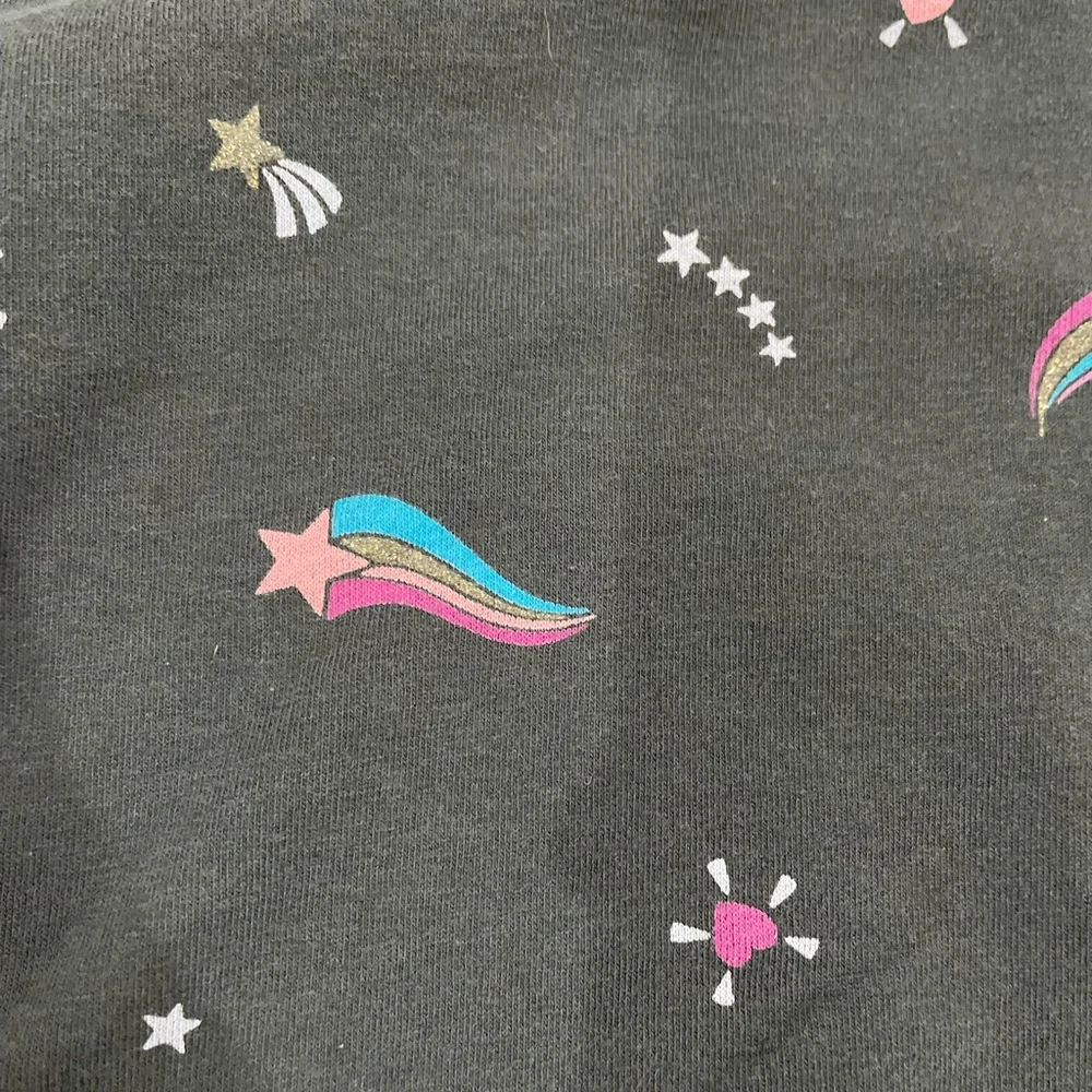 Girls, long sleeve OshKosh B’Gosh gray top with hearts and‎ stars (size 7)